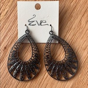 Oval dangles earrings